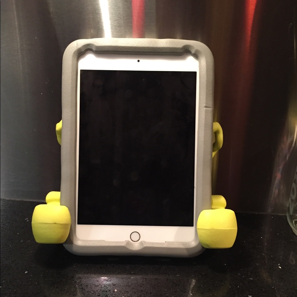 NWOT Speck I Pad mini case-